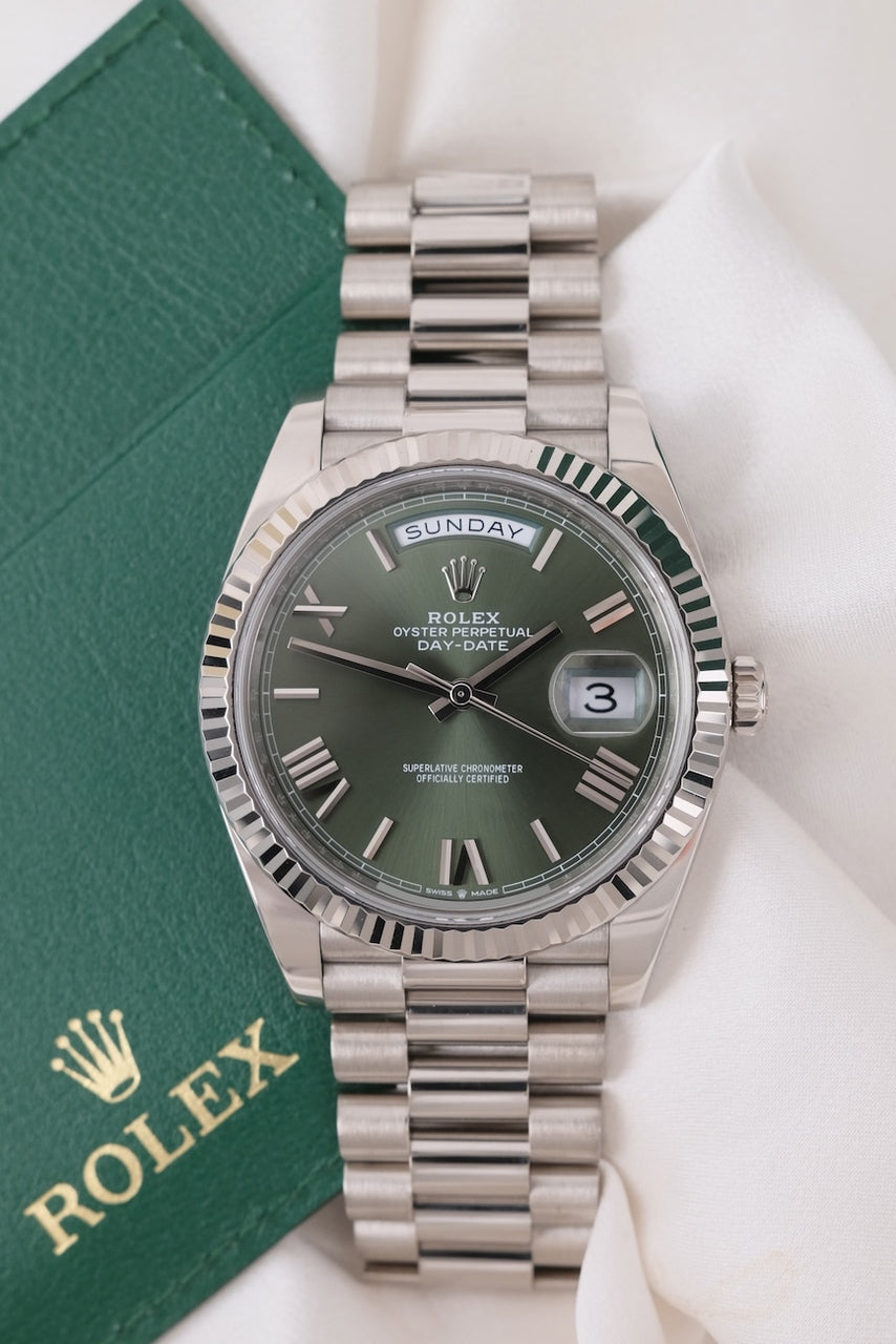 Day-Date 40 228239 Box + original Papers SERVICED Olive Dial 18k White Gold 2022