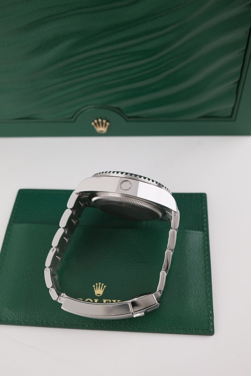 Sea-Dweller Deepsea 136660 Box + Papers