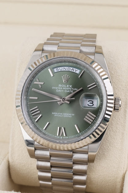 Day-Date 40 228239 Box + original Papers SERVICED Olive Dial 18k White Gold 2022